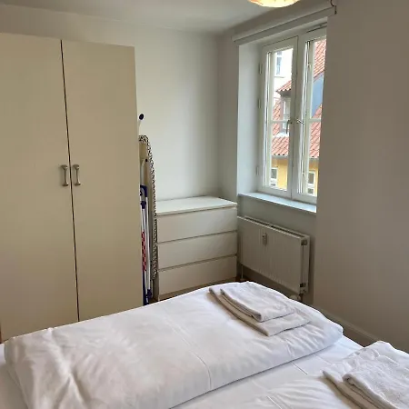 Charming 1-bedroom In Historic Center Store Kongensgade 17a2tv 코펜하겐